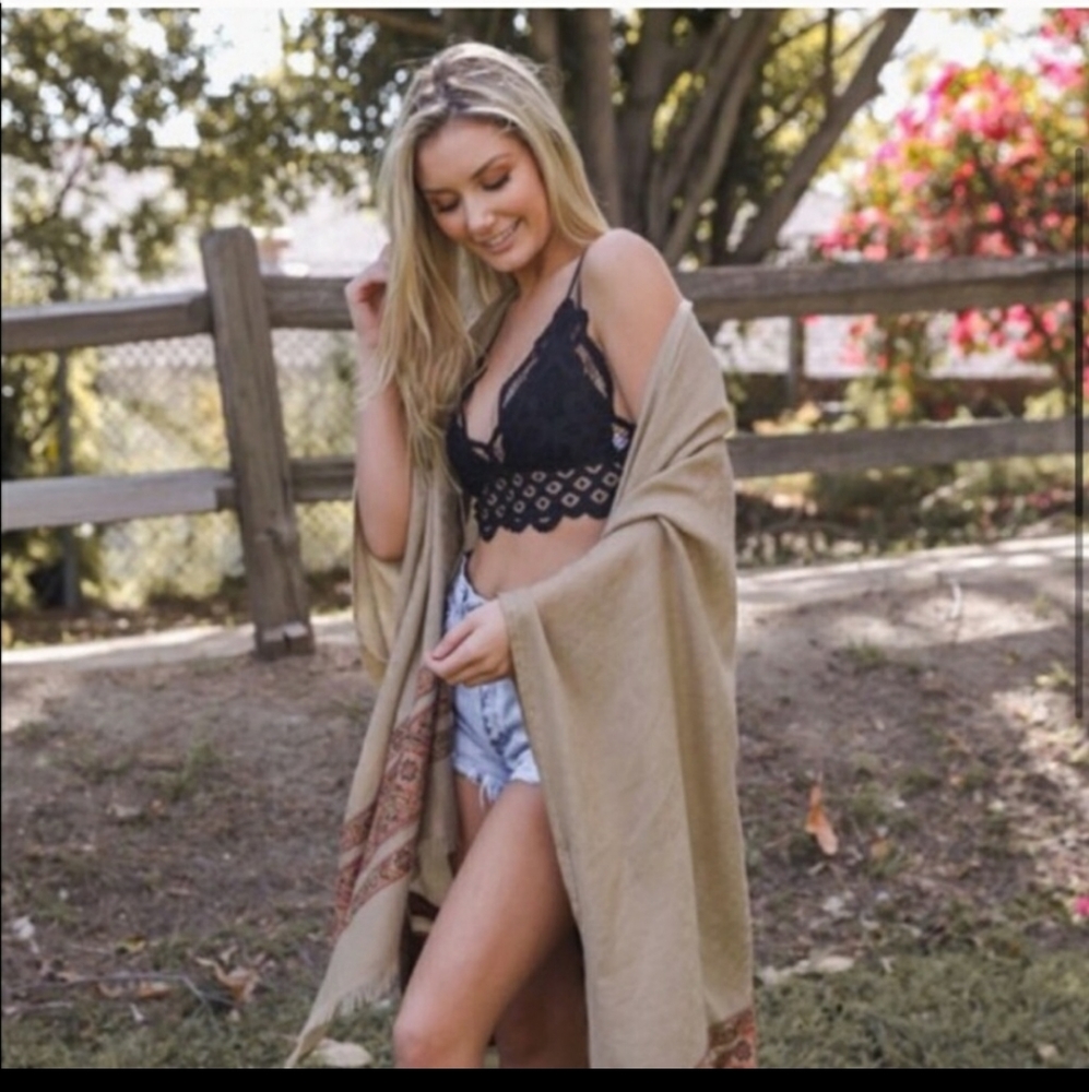 Boho-Inspired Crochet Lace Bralette - Picture 3 of 6